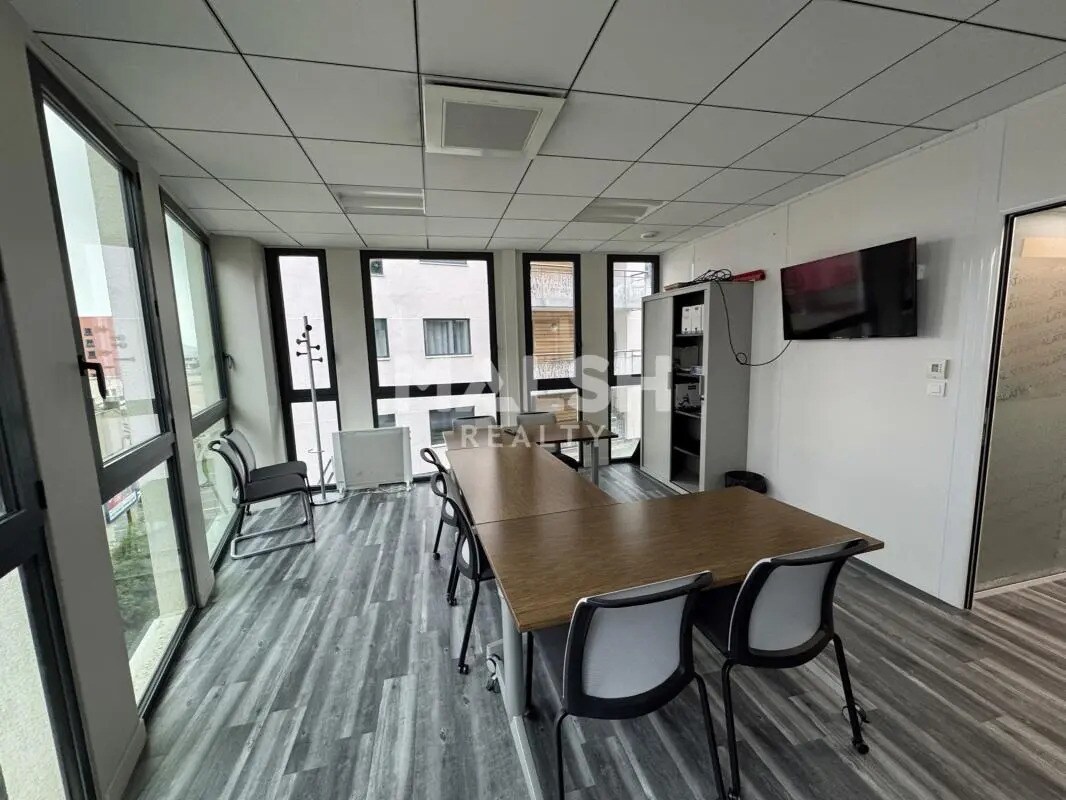Bureau dans Saint-Étienne à louer Photo de l’immeuble– Image 1 sur 5