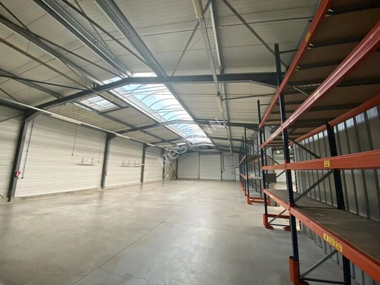 Industriel/Logistique dans Folkling à louer - Photo intérieure – Image 3 sur 18