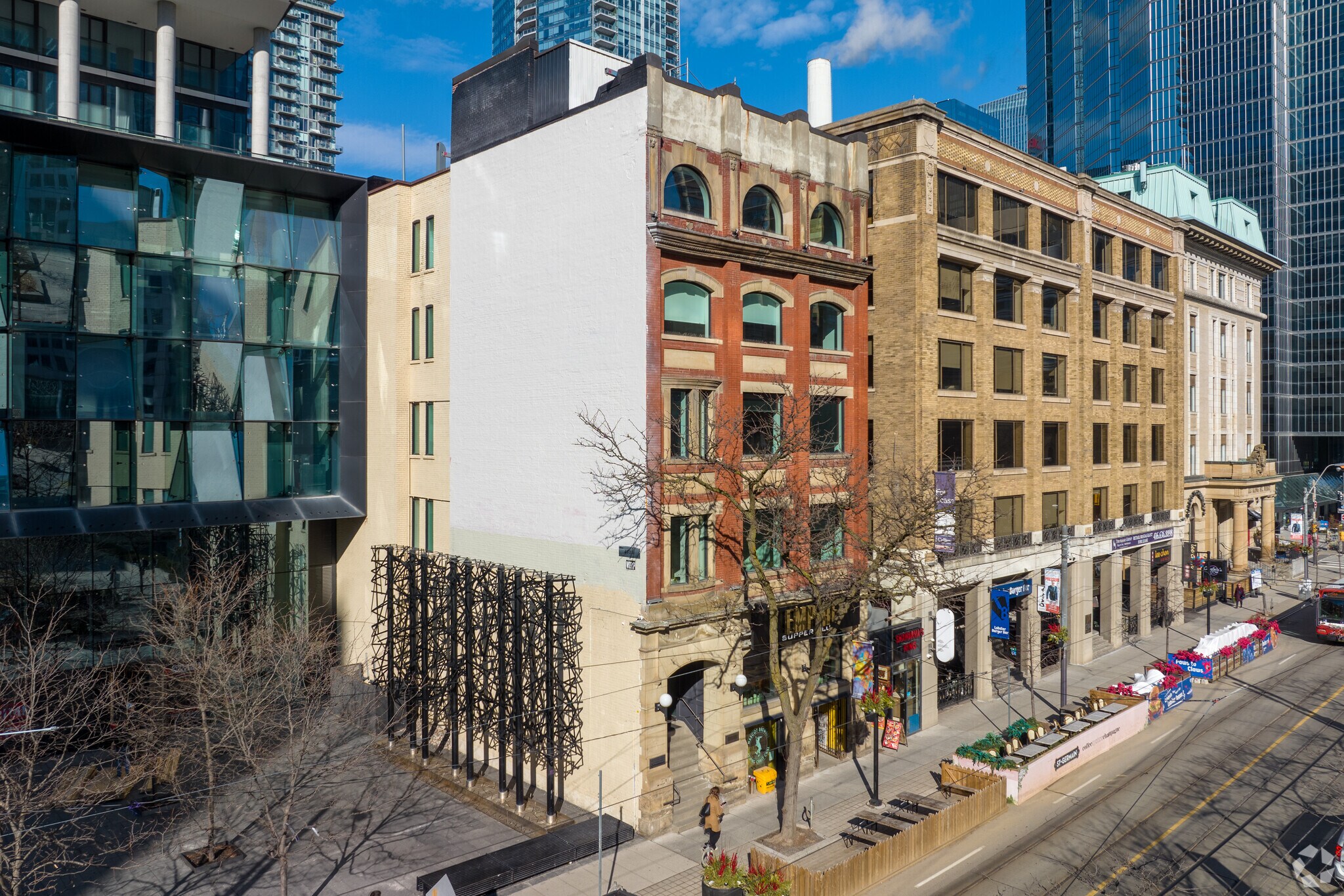 220 King St W, Toronto, ON à louer Photo principale– Image 1 sur 5