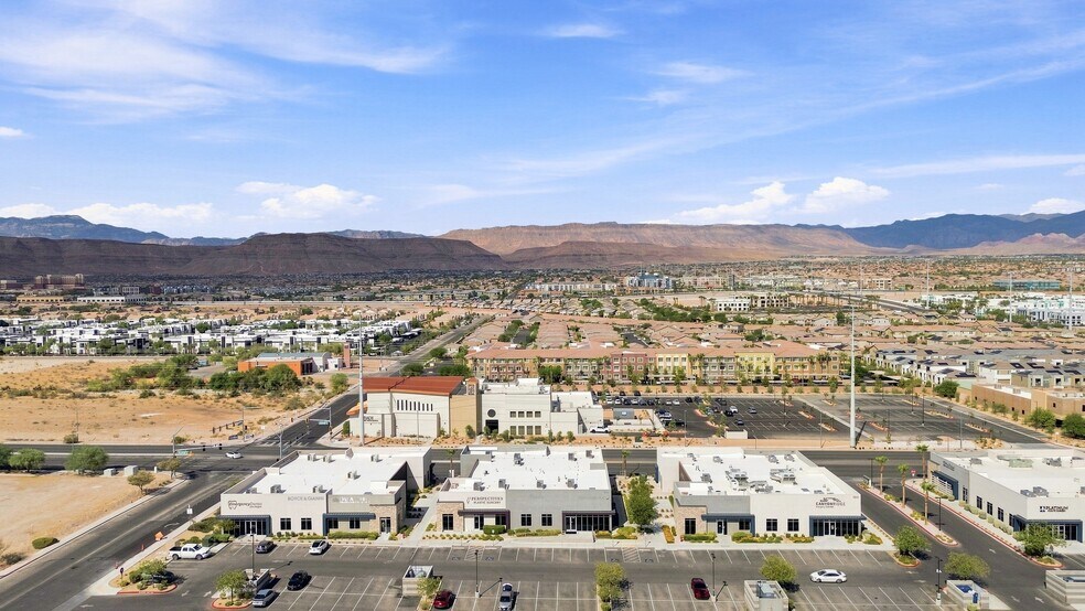 5864 S Durango Dr, Las Vegas, NV à vendre - Photo de l’immeuble – Image 2 sur 38