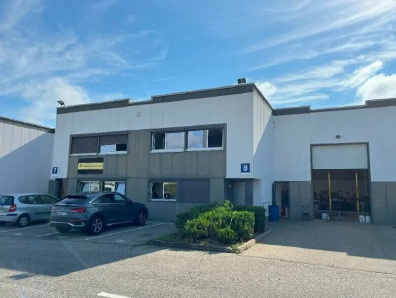 Bureau dans Décines-Charpieu à louer - Photo de l’immeuble – Image 2 sur 14