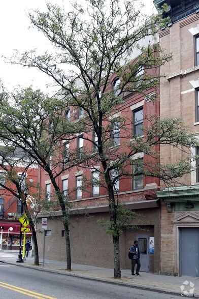 712-714 Bergen Ave, Jersey City, NJ à louer - Photo de l’immeuble – Image 2 sur 3