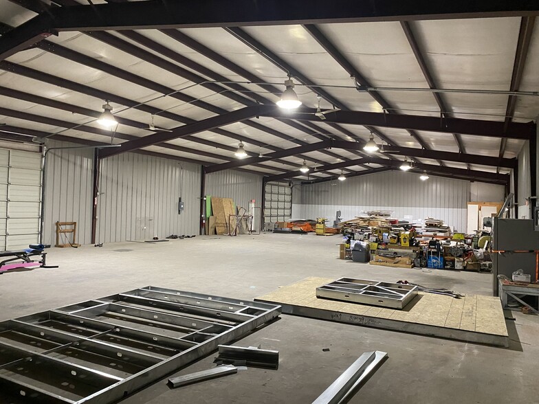 902 Utility Rd, Sanger, TX à louer - Photo intérieure – Image 1 sur 27