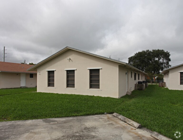 Four large duplex buildings portefeuille de 4 biens à vendre sur LoopNet.fr - Photo principale – Image 3 sur 4