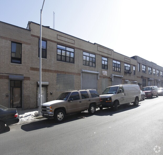 47-31 35th St, Long Island City, NY à louer - Photo de l’immeuble – Image 3 sur 5