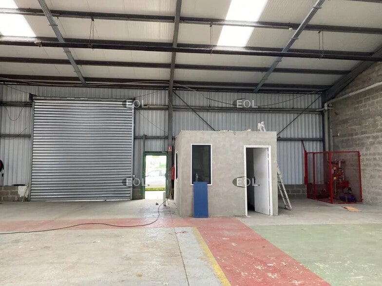 Local d’activités dans Servon à louer - Photo de l’immeuble – Image 2 sur 5
