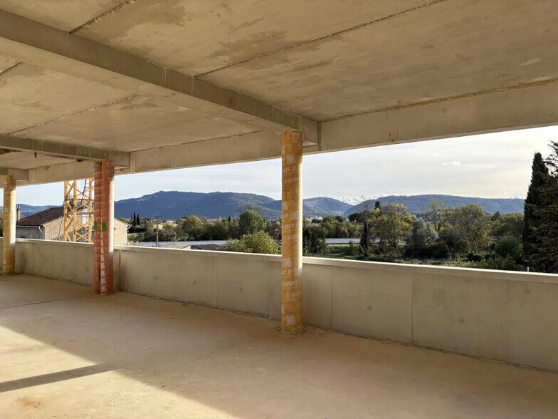 Bureau dans Aubagne à vendre - Photo de l’immeuble – Image 3 sur 12