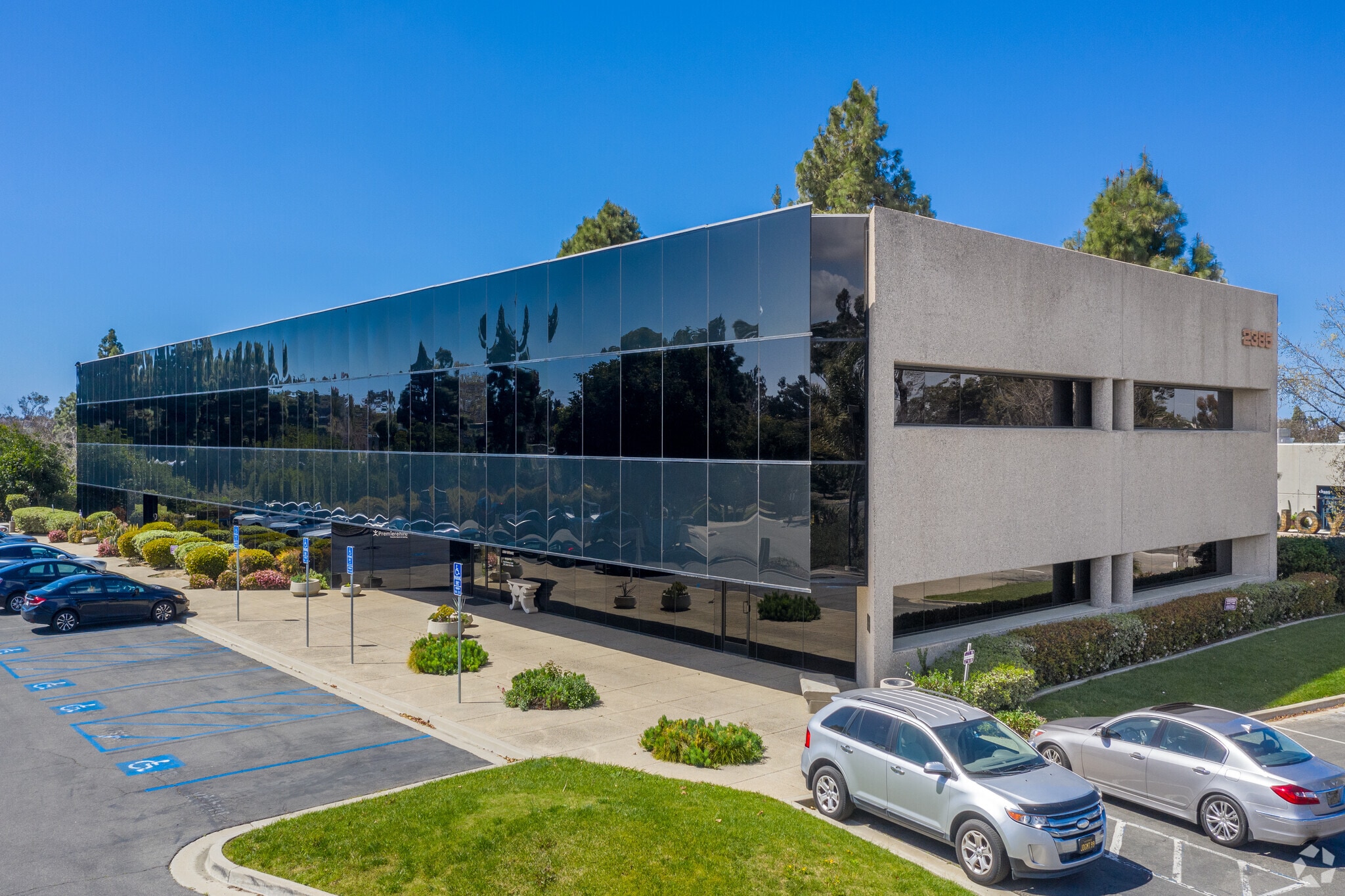 2385 Camino Vida Roble, Carlsbad, CA à louer Photo principale– Image 1 sur 5