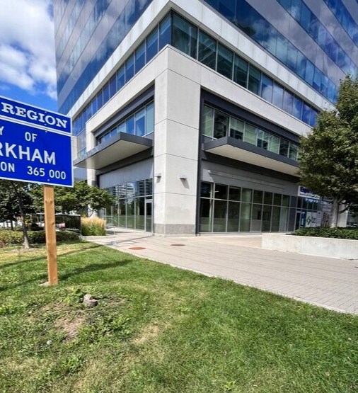 7191 Yonge St, Markham, ON à louer Photo de l’immeuble– Image 1 sur 12