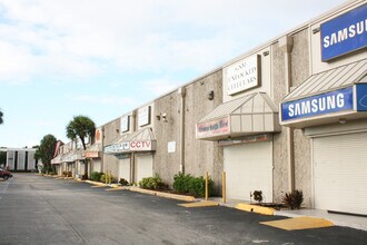 2600-2634 NW 72nd Ave, Miami, FL à louer Photo de l’immeuble– Image 1 sur 1