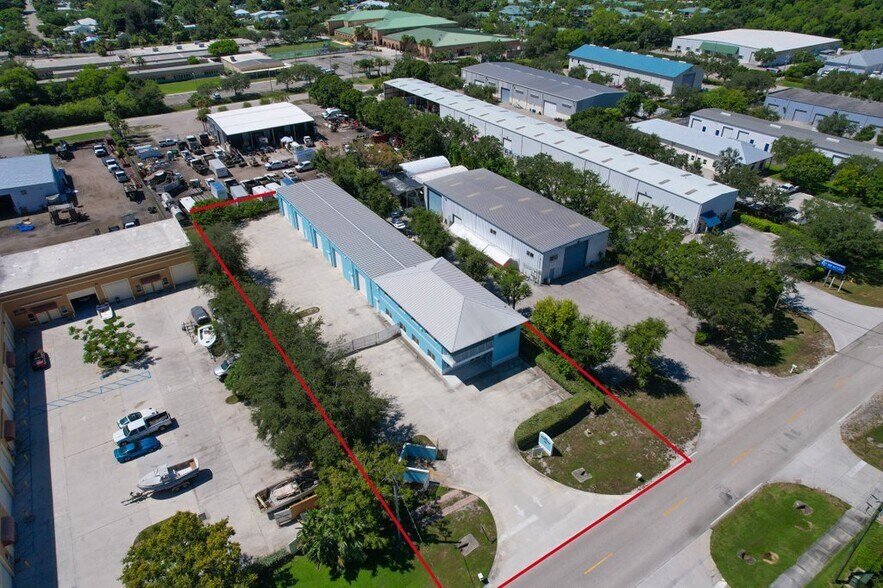 3322 SE Gran Park Way, Stuart, FL à vendre - Photo de l’immeuble – Image 2 sur 22