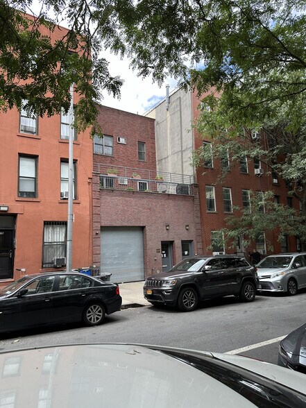 694 Sackett St, Brooklyn, NY à louer - Photo de l’immeuble – Image 2 sur 12