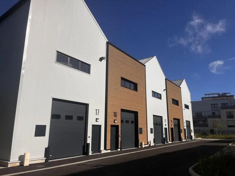 35 Rue Jean Lolive, Bagnolet à louer - Photo de l’immeuble – Image 1 sur 10