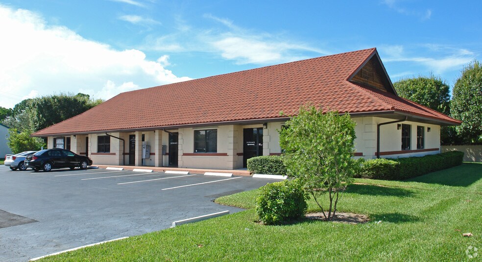 1833-1839 SE Port St Lucie Blvd, Port Saint Lucie, FL à louer - Photo de l’immeuble – Image 2 sur 3