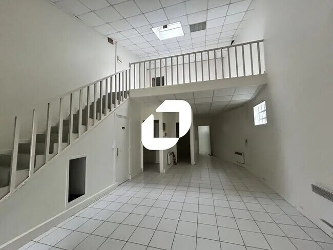 Plus de détails pour Local d'activités à louer