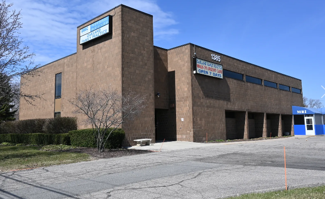 1385 E 12 Mile Rd, Madison Heights, MI à louer - Photo de l’immeuble – Image 1 sur 1