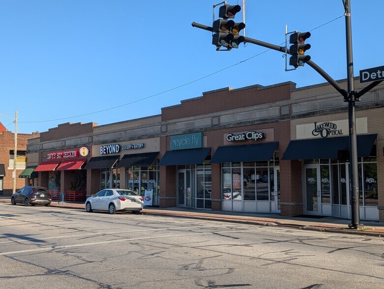 15000 Detroit Ave, Lakewood, OH à vendre - Photo de l’immeuble – Image 3 sur 6