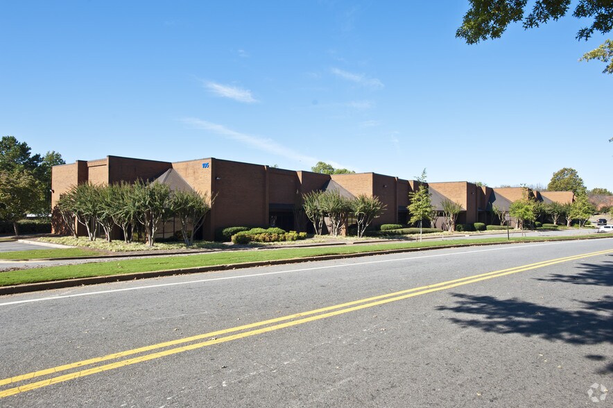 150 Hembree Park Dr, Roswell, GA à louer - Photo de l’immeuble – Image 3 sur 21