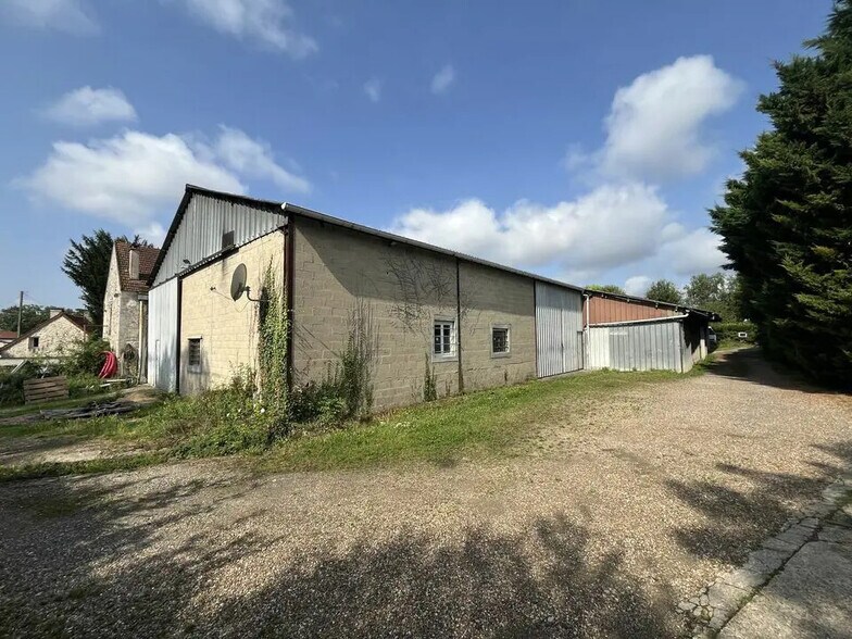 Local d'activités dans FONTENAY-SAINT-PÈRE à vendre - Photo de l’immeuble – Image 2 sur 7