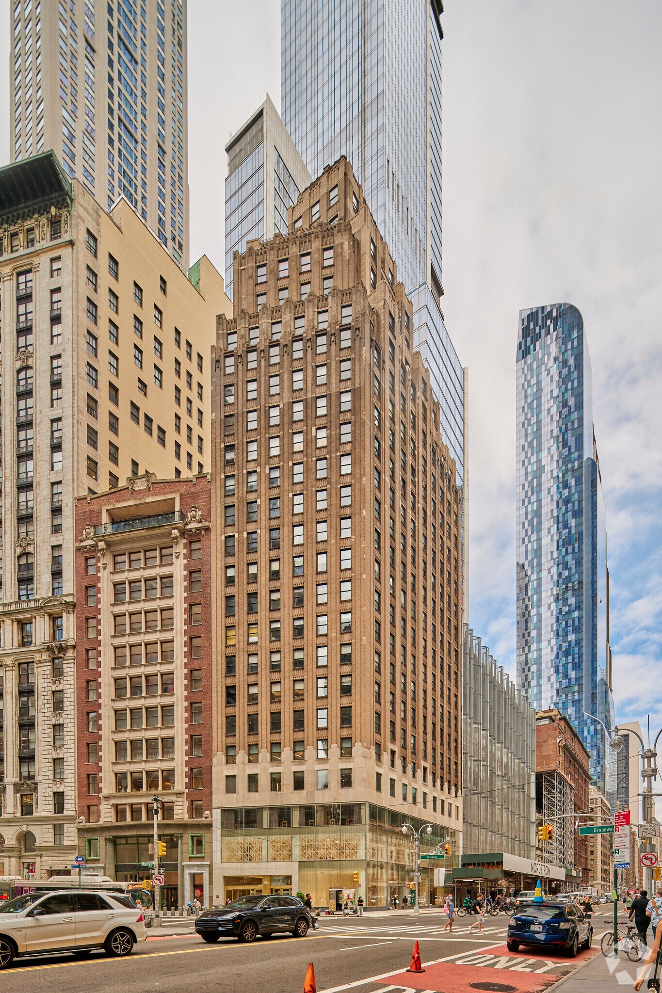 1776 Broadway, New York, NY à louer Photo de l’immeuble– Image 1 sur 9