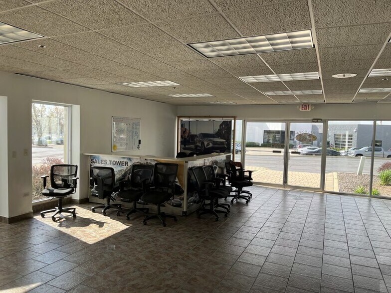 1119 S Milwaukee Ave, Libertyville, IL à louer - Photo intérieure – Image 3 sur 6