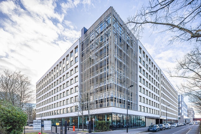 Plus de détails pour 1-3 Rue Stephenson, Montigny-le-Bretonneux - Bureau à louer