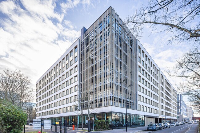 Plus de détails pour 1 Avenue Des Prés, Montigny-le-Bretonneux - Bureau à louer