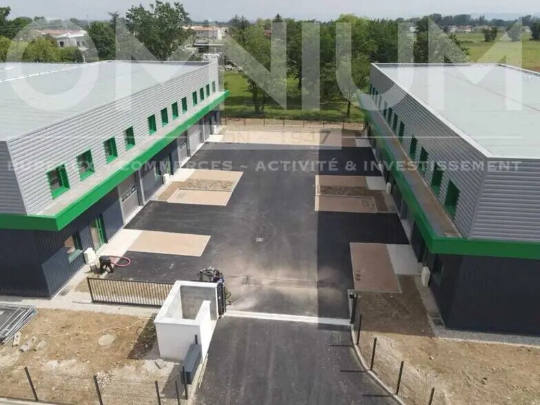 Local d’activités dans Tignieu-Jameyzieu à louer - Photo de l’immeuble – Image 1 sur 6