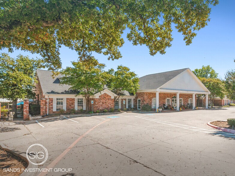 4615 Park Springs Blvd, Arlington, TX à vendre - Photo de l’immeuble – Image 1 sur 5