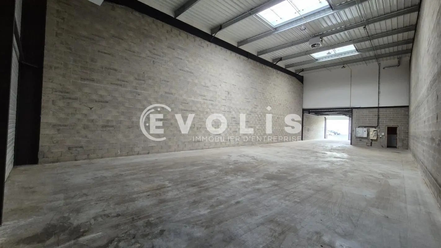 Local d’activités dans Bussy-Saint-Georges à louer Photo intérieure– Image 1 sur 7