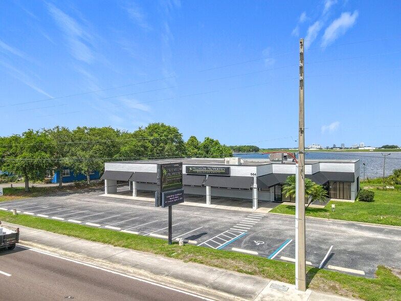 564 N Semoran Blvd, Orlando, FL à vendre - Photo de l’immeuble – Image 2 sur 18