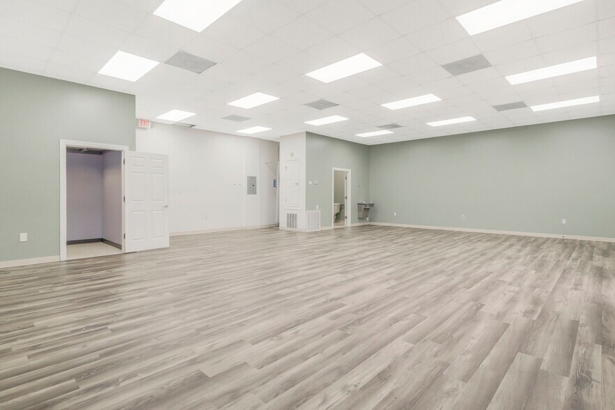 7000 Pine Forest Rd, Pensacola, FL à louer - Photo de l’immeuble – Image 3 sur 11