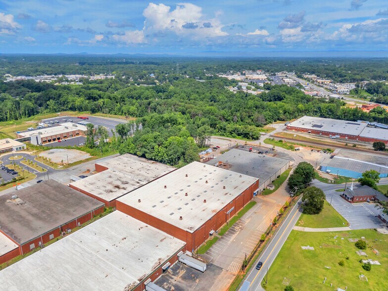 304 Arcadia Dr, Greenville, SC à vendre - Photo de l’immeuble – Image 2 sur 14