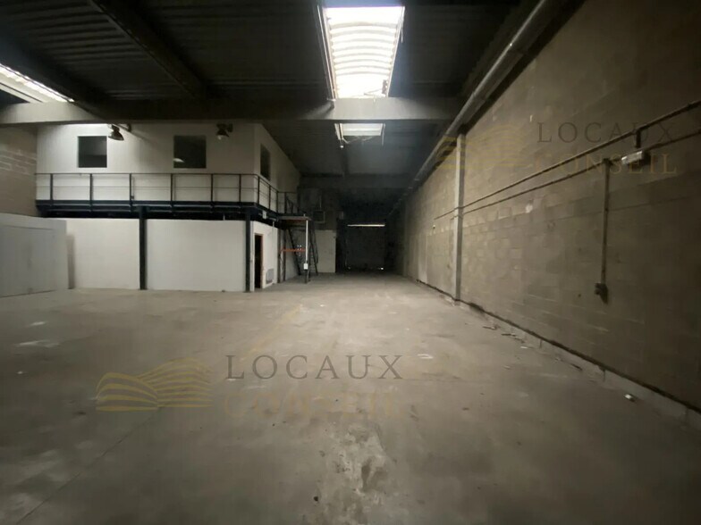 Local d’activités dans Bezons à louer - Photo de l’immeuble – Image 3 sur 6