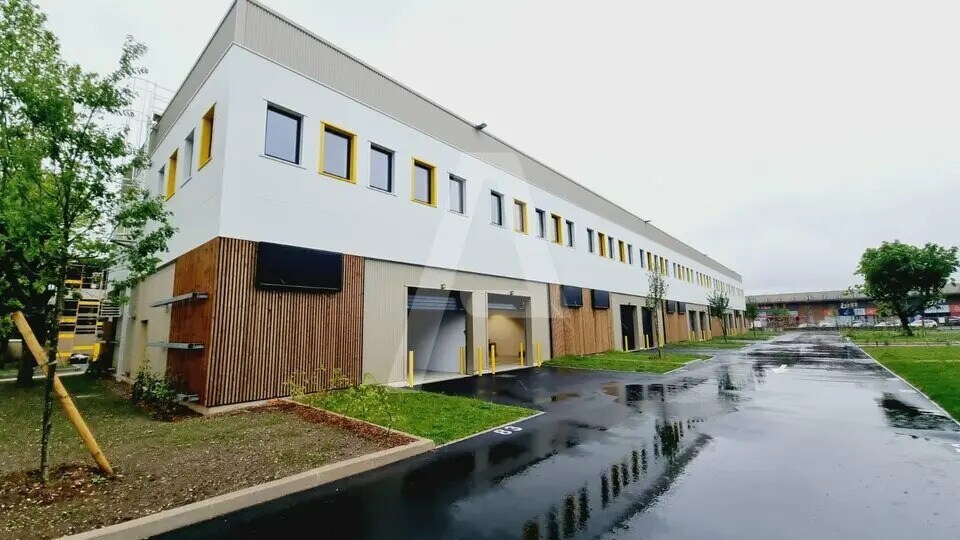 Local d’activités dans Fresnes à louer - Photo de l’immeuble – Image 1 sur 6