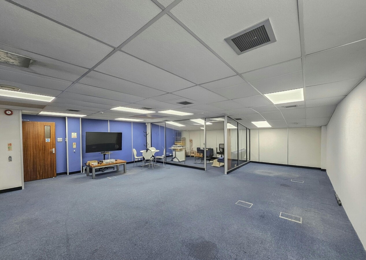 Dalmeyer Rd, Londres, LND NW10 2XA - Lot 7 - - Photo intérieure - Image 1 of 3