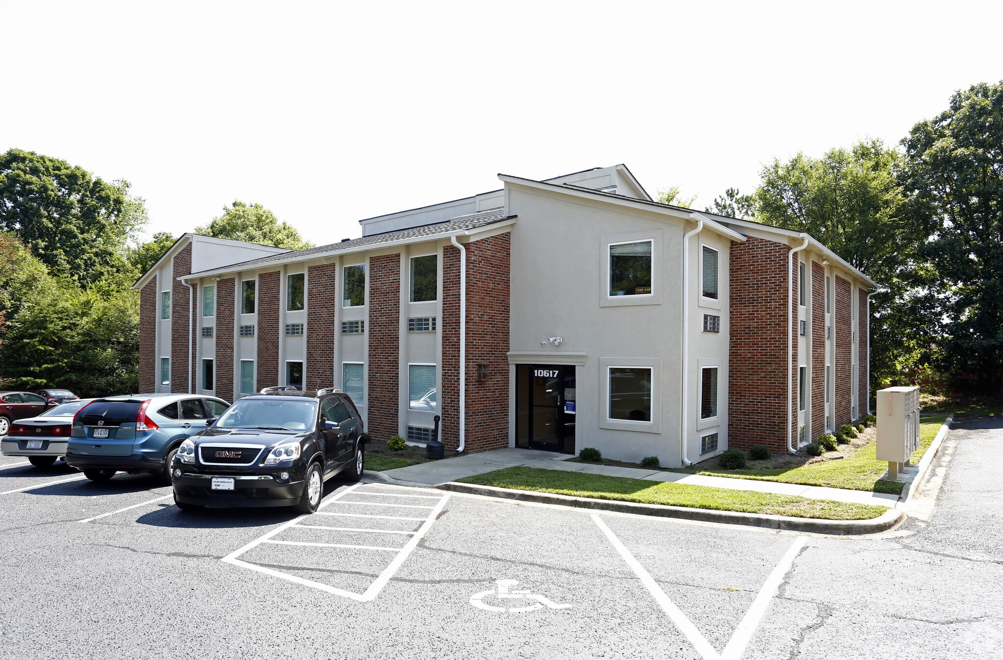 10617 Kettering Dr, Charlotte, NC à louer Photo principale– Image 1 sur 5