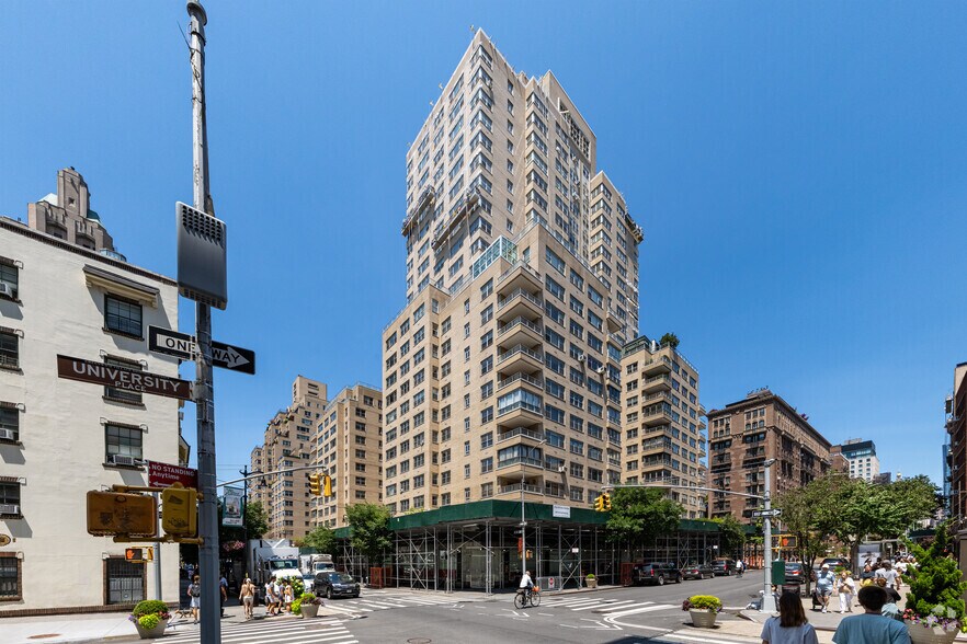 20 E 9th St, New York, NY à vendre - Photo de l’immeuble – Image 2 sur 17