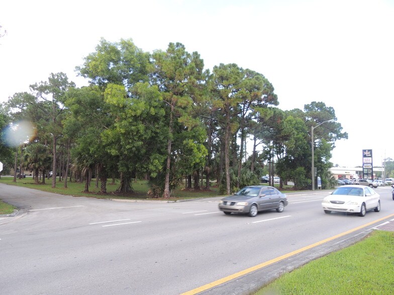 4605 Melaleuca Ln, Greenacres, FL à vendre - Photo principale – Image 1 sur 27