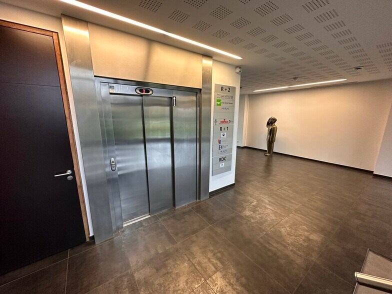 Bureau dans Strasbourg à louer - Hall d’entrée – Image 2 sur 6
