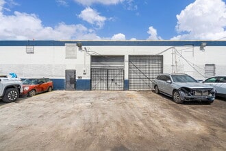 3500 NW 54th St, Miami, FL à louer Photo intérieure– Image 2 sur 10