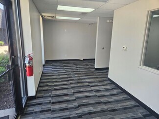 Plus de détails pour 28702-28722 Wall St, Wixom, MI - Industriel/Logistique à louer