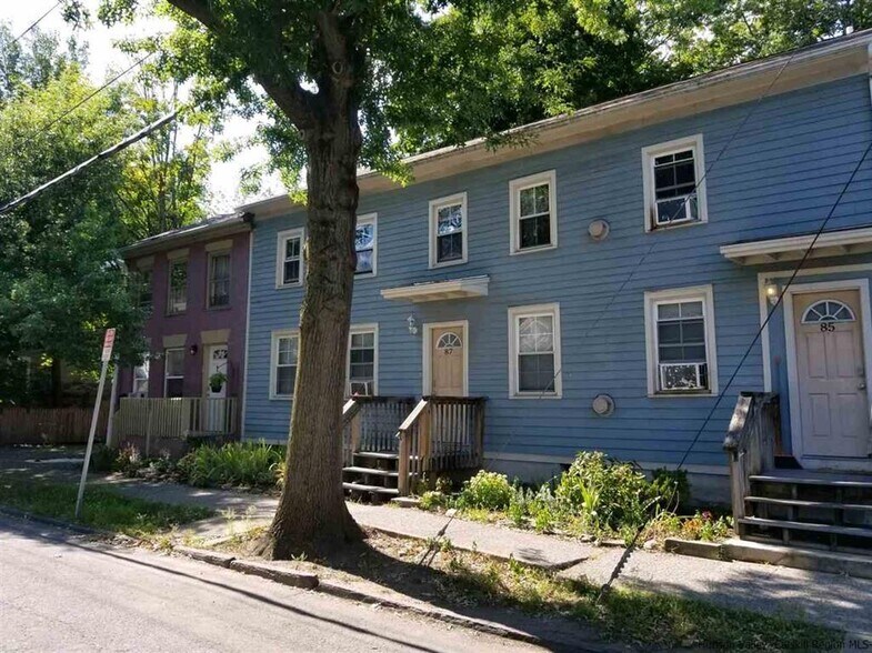 Multifamily Portfolio Kingston portefeuille de 4 biens à vendre sur LoopNet.fr - Photo principale – Image 2 sur 3