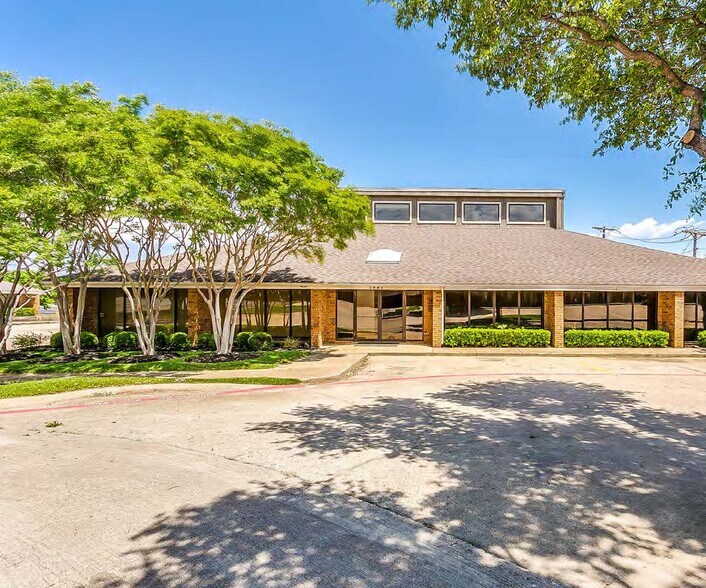 1903 Stadium Oaks Ct, Arlington, TX à louer - Photo de l’immeuble – Image 2 sur 8