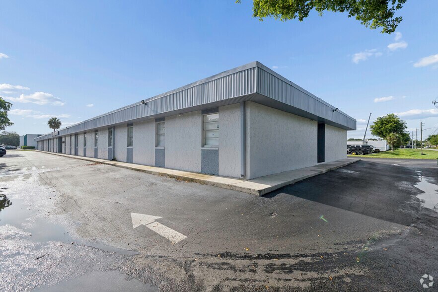 2020 W McNab Rd, Fort Lauderdale, FL à louer - Photo de l’immeuble – Image 1 sur 27