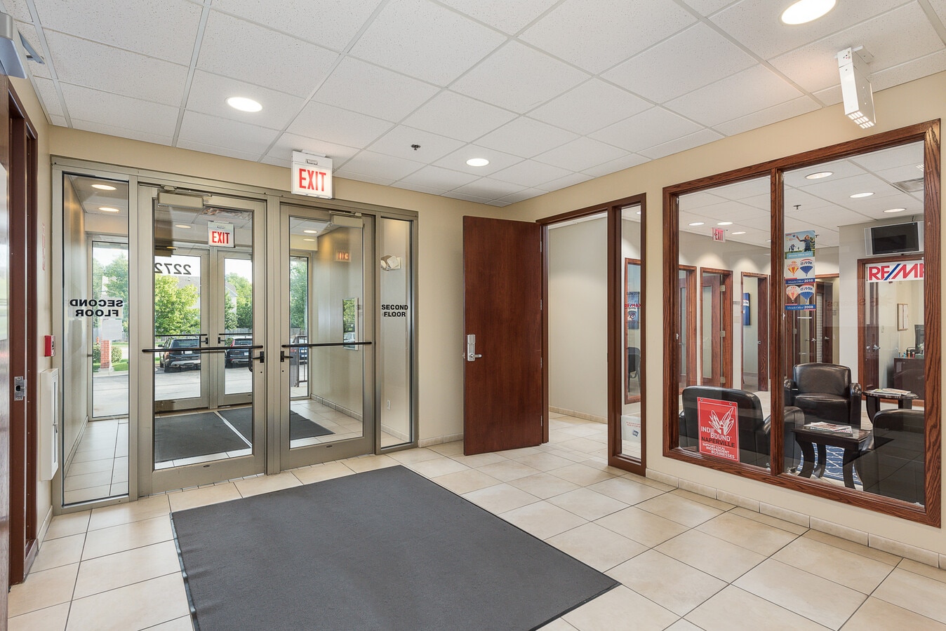 2272 95th St, Naperville, IL 60564 - Lot 200, 205, - - Hall d’entrée - Image 1 of 10
