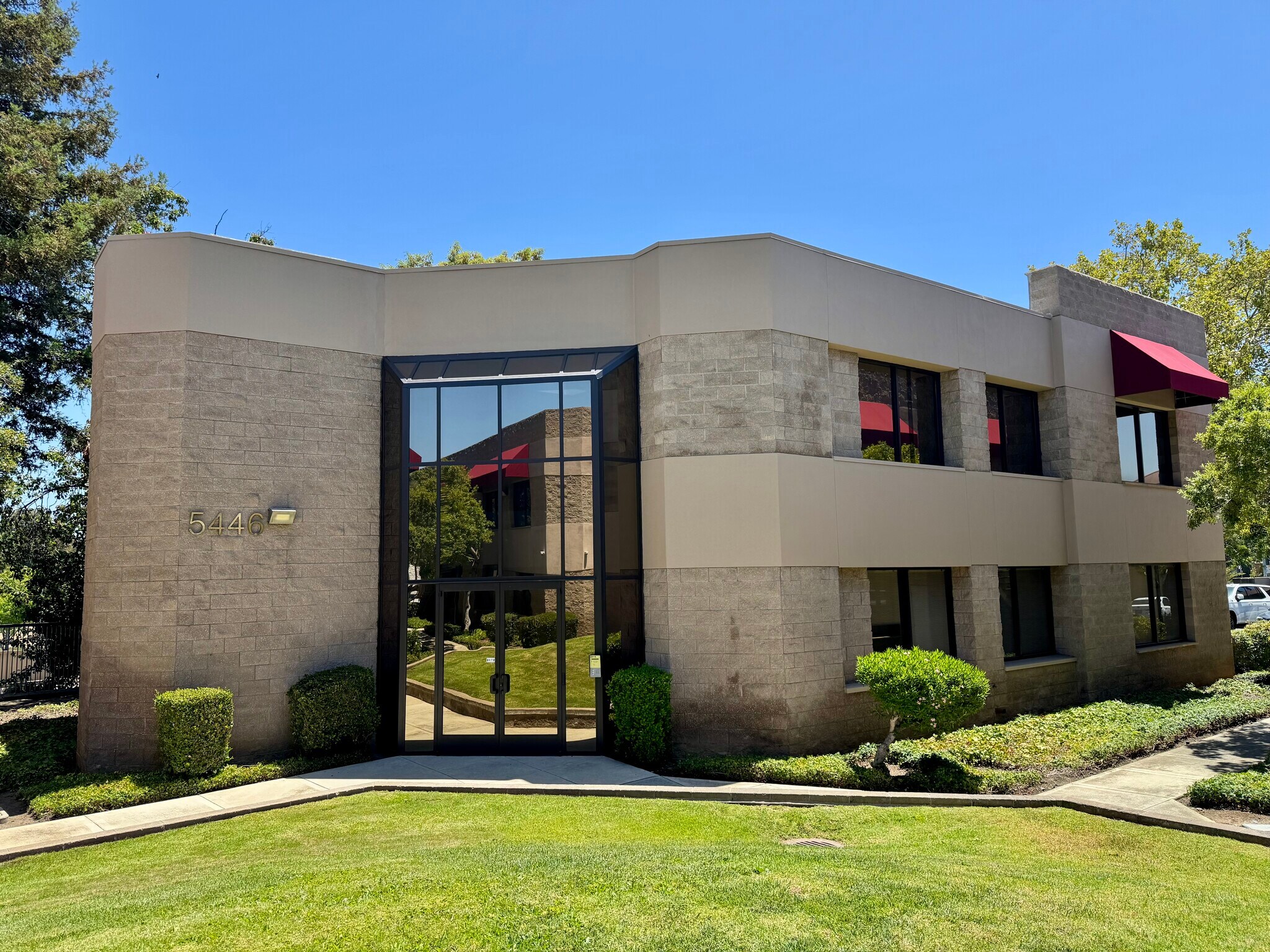 5446 Thornwood Dr, San Jose, CA à louer Photo de l’immeuble– Image 1 sur 12