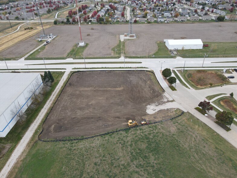 5780 West Parkway, Johnston, IA à louer - Photo de l’immeuble – Image 3 sur 3