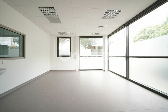 Plus de détails pour 15 Rue Jules Romains, Vaulx-en-Velin - Bureau à vendre