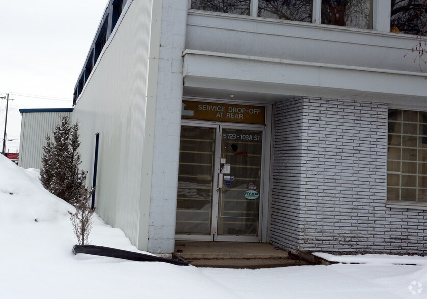5711 103A St NW, Edmonton, AB à vendre - Photo de l’immeuble – Image 1 sur 3